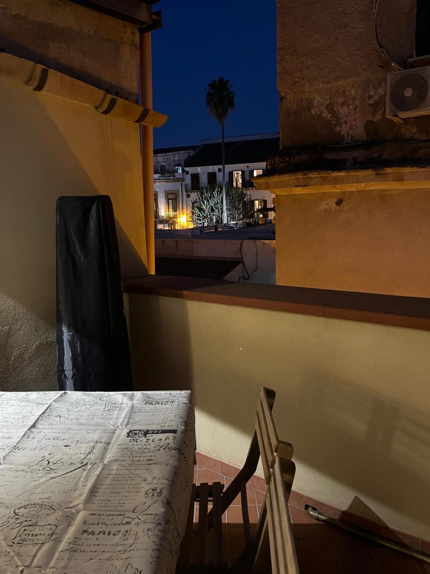 Maquedino Holiday Home & Terrace - Cozy Central Loft Palermo Exteriör bild